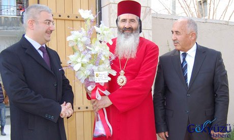 Metropolit misafirleri kapıya kadar uğurlandı 