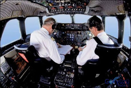 Pilot tuvalette mahsur kaldı