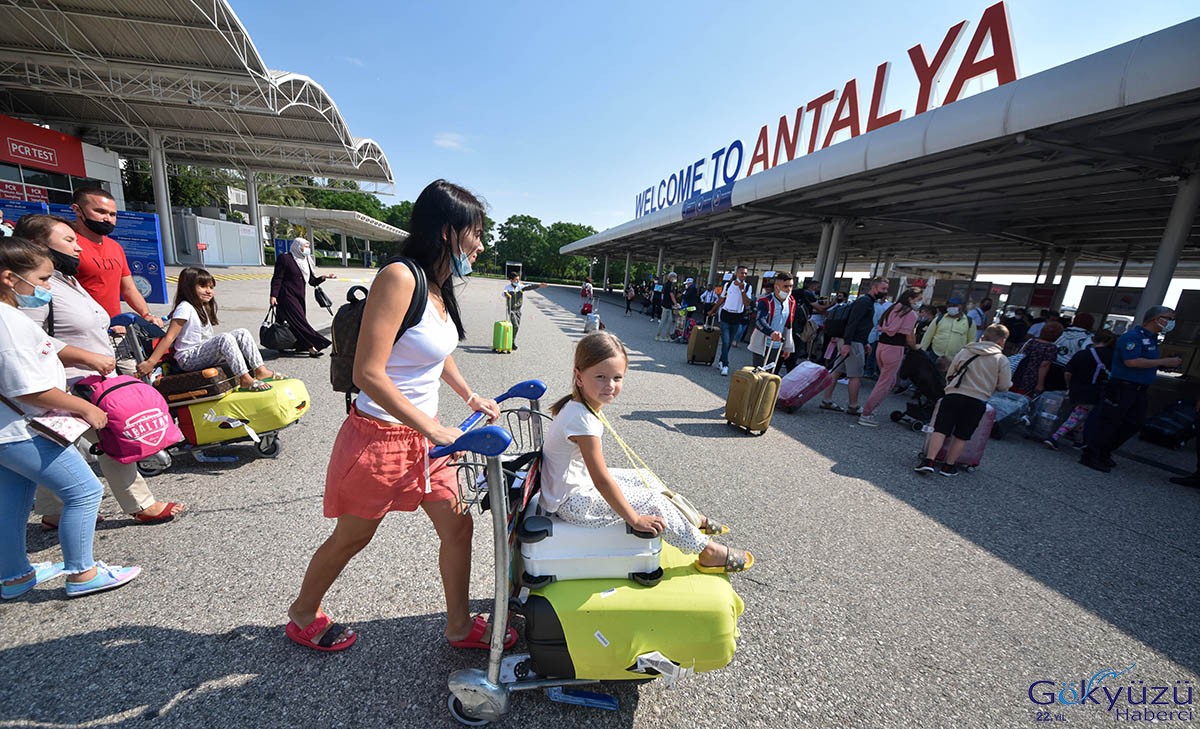 #Antalya'da yabancı turist sayısı, 9 milyonu geçti