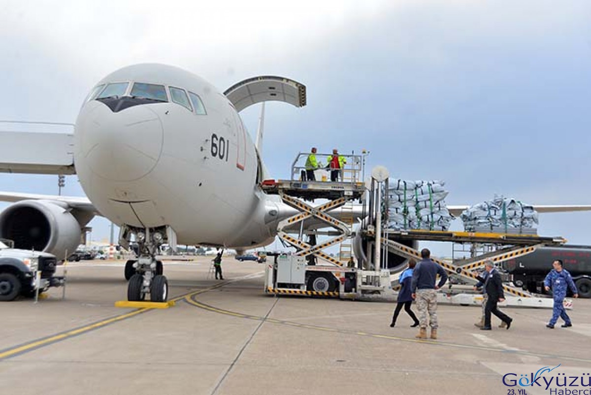Japonya'dan gönderilen yardım uçağı Adana'ya iniş yaptı