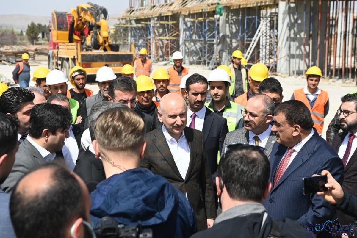 Karaismailoğlu, Malatya'da yeni havaalanı inşaatını inceledi