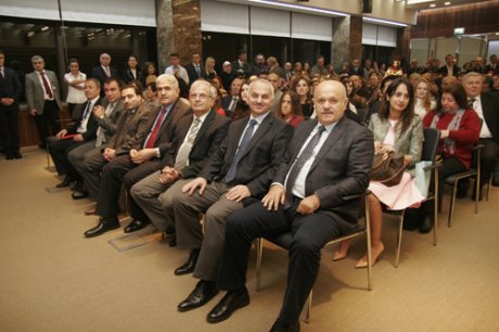Yolcu Hizmeleri Memuruydu. Pilot Oldu.
