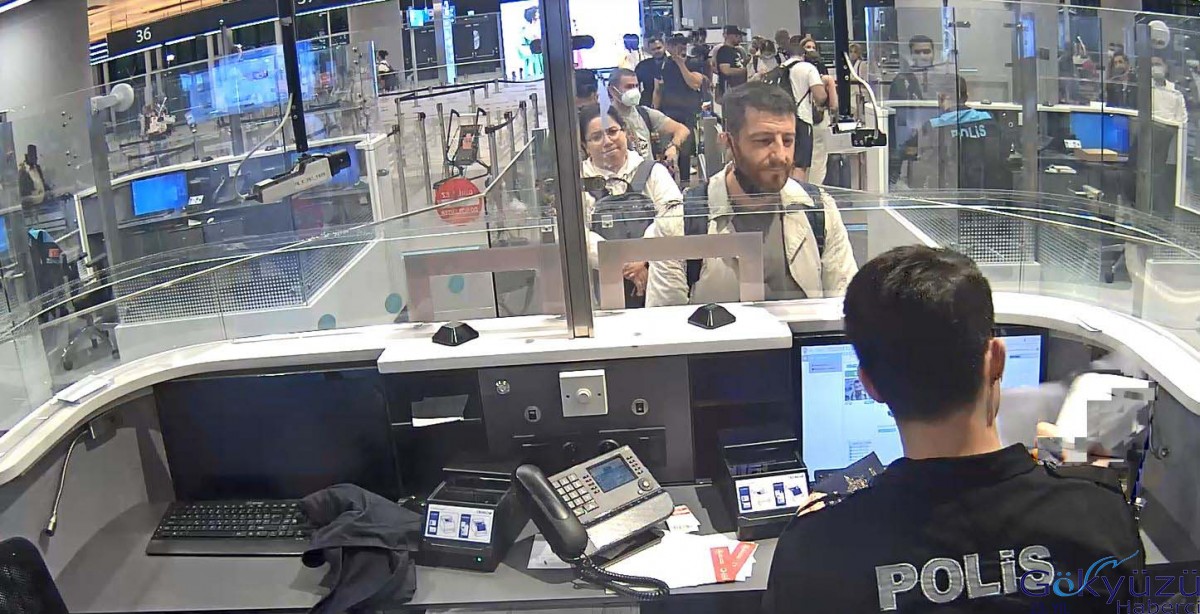 Sahte pasaportla Türkiye'ye girmek isterken yakalandı