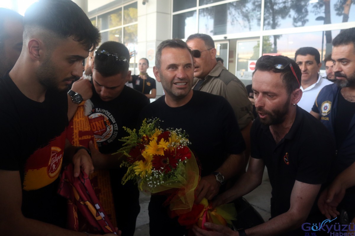 Galatasaray'a Antalya'da coşkulu karşılama