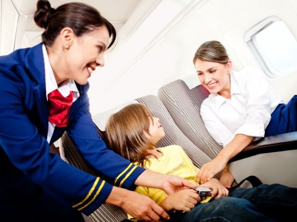 kabin-memuru-hostes-egitimleri-ne-kadar-surer-ve-neleri-icerir