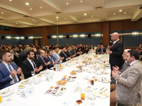 dhmi-yonetim-kurulu-baskani-enes-cakmak-hava-trafik-kontrolorleri-ile-iftar-yemeginde-bir-araya-geldi