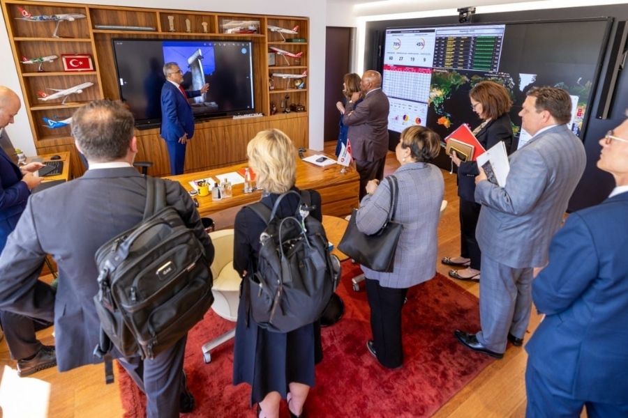 ahmet-bolat-denver-havalimani-ceosu-phillip-washingtoni-agirladi