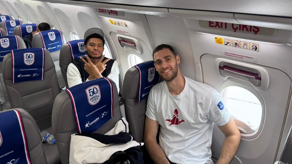 anadolu-efes-50-yilinda-ilk-ucusunu-corendon-airlines-ile-gerceklestirdi