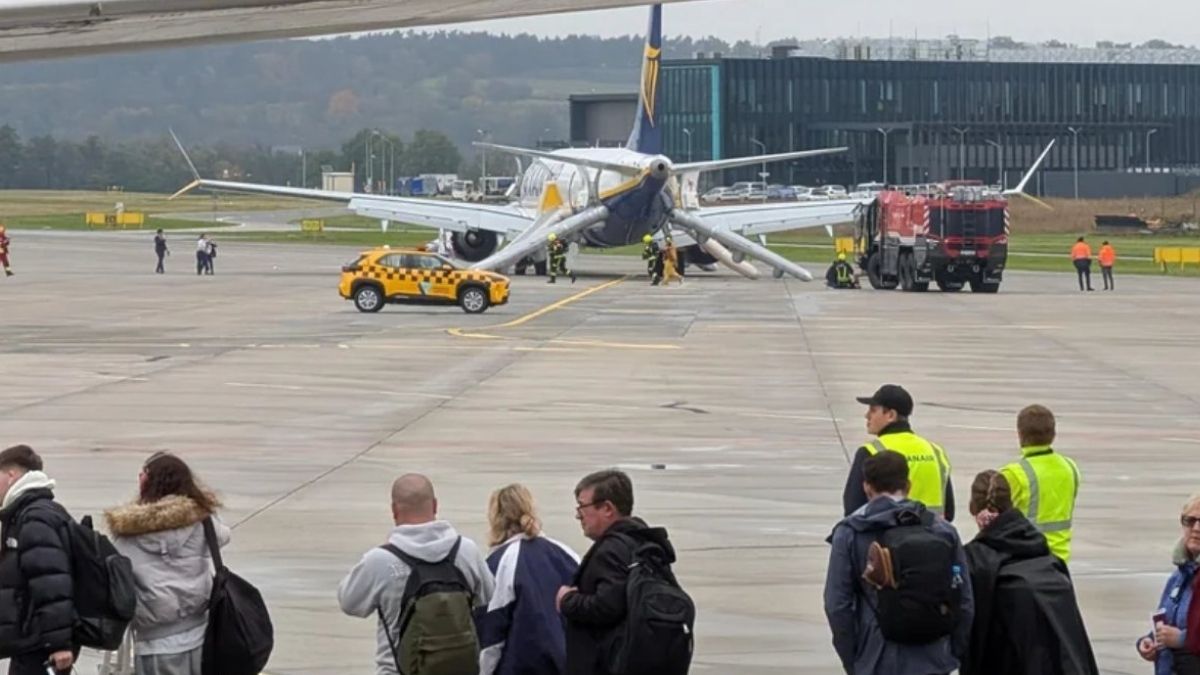 ryanair-ucagi-krakow-havalimaninda-kabindeki-duman-nedeniyle-tahliye-edildi
