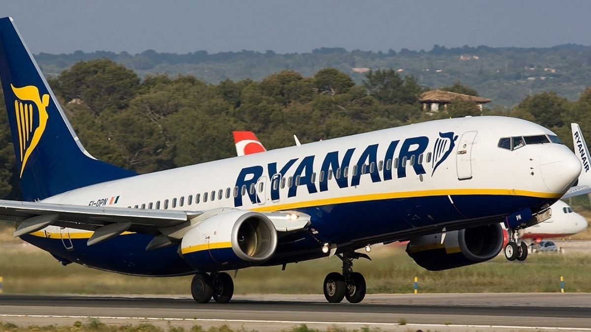 ryanair-ucagi-tehlike-atlatti-manchestera-sadece-5-dakikalik-yakitla-indi