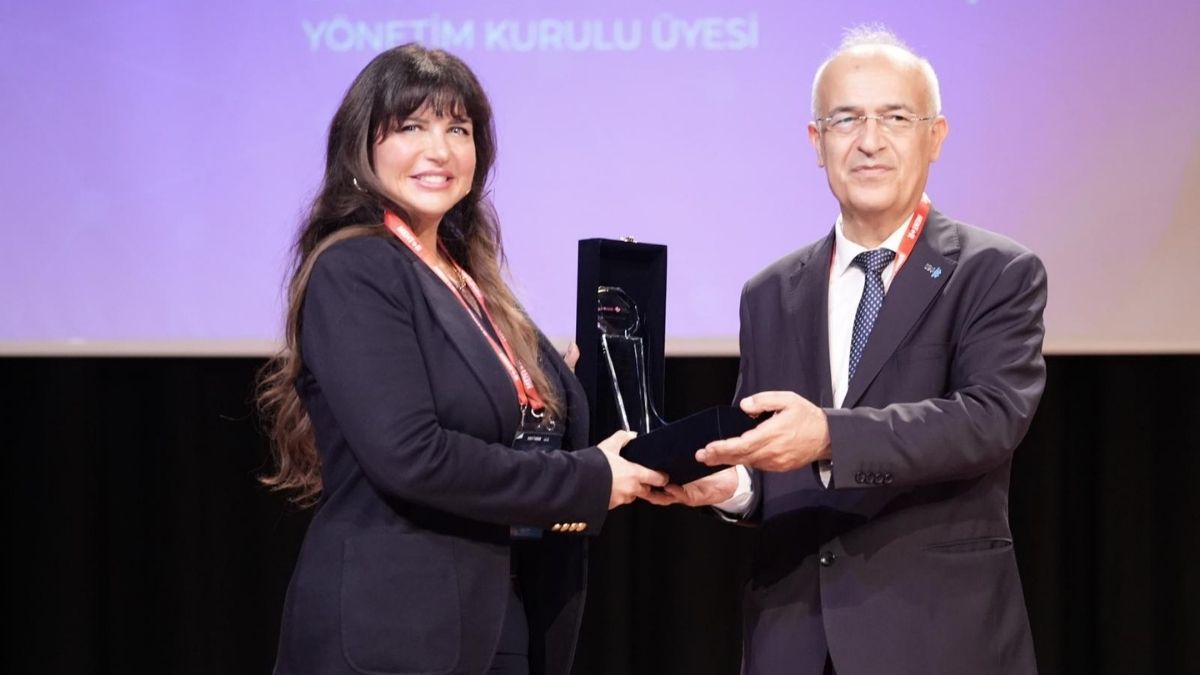 sys-grup-ihracattaki-basarisini-dis-ticaret-zirvesine-tasidi