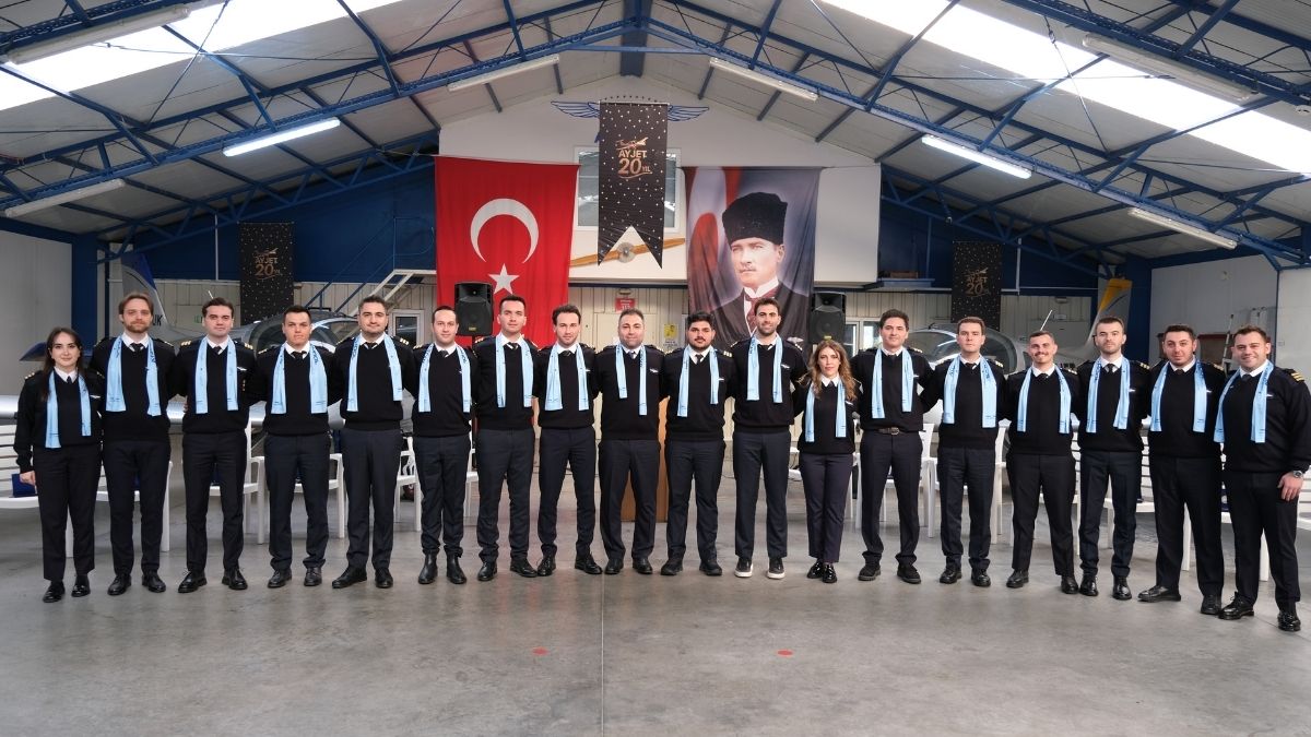 ayjet-ucus-okulu-130-donem-mezunlarini-ugurladi