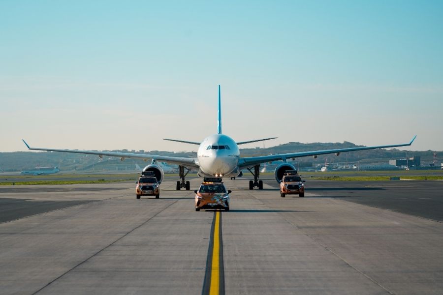 kuzey-amerikadan-iga-istanbul-havalimanina-ilk-duzenli-ucus-air-transat-seferlerine-basladi