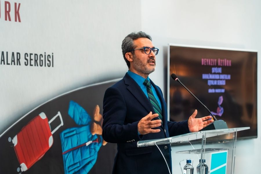 sanatci-beyazit-ozturkun-seyler-sergisi-iga-istanbul-havalimaninda