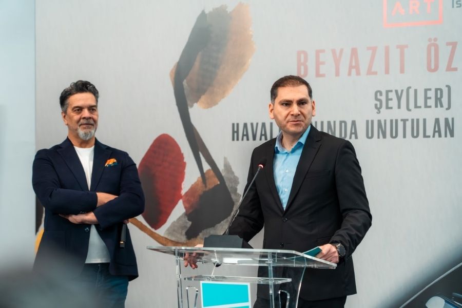 sanatci-beyazit-ozturkun-seyler-sergisi-iga-istanbul-havalimaninda