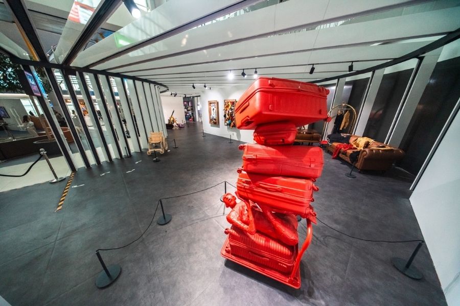 sanatci-beyazit-ozturkun-seyler-sergisi-iga-istanbul-havalimaninda