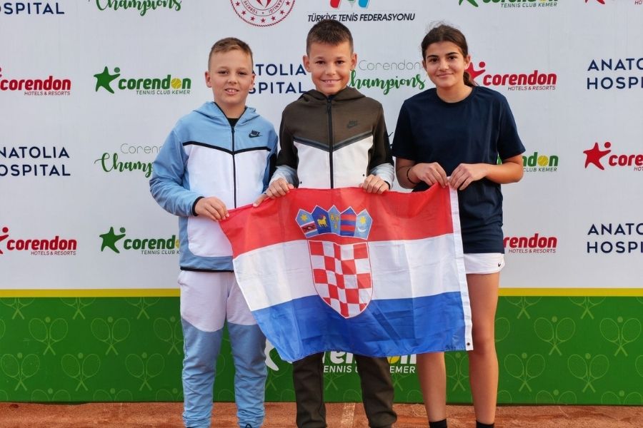 corendon-tennis-club-kemer-gelecegin-teniscilerine-ev-sahipligi-yapiyor