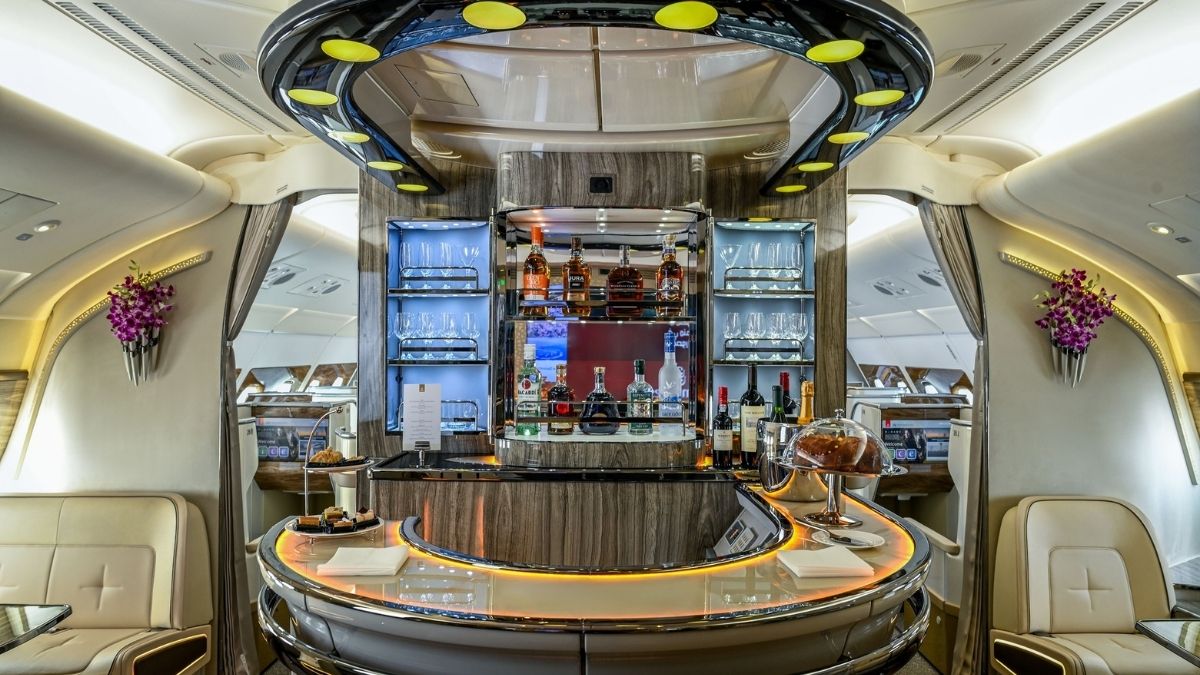 emirates-yenilenen-ilk-a380-ucagini-hizmete-aldi