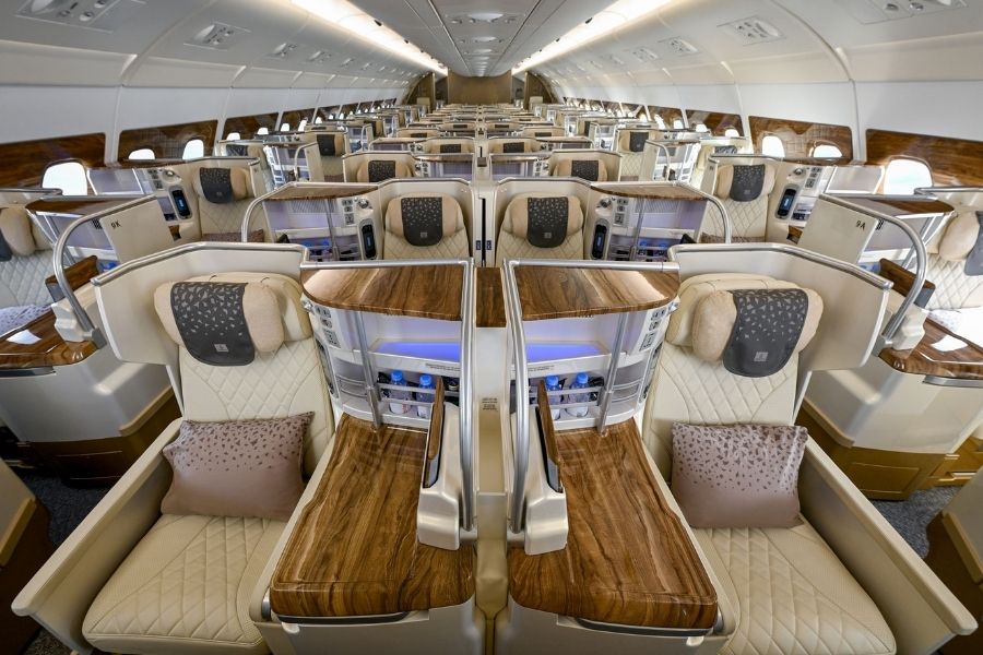 emirates-yenilenen-ilk-a380-ucagini-hizmete-aldi