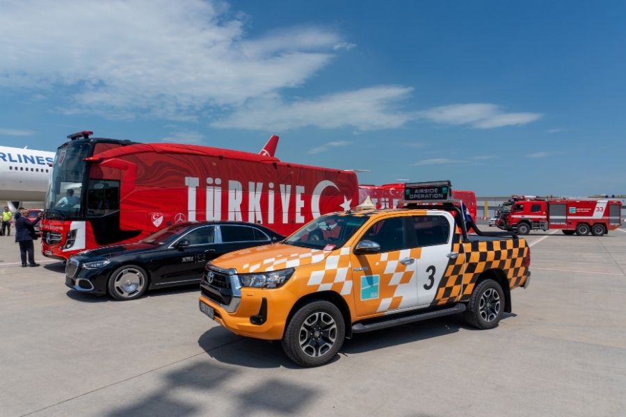 a-milli-takim-abd-yolculuguna-jetex-iga-premium-yolcu-terminalinden-ugurlandi