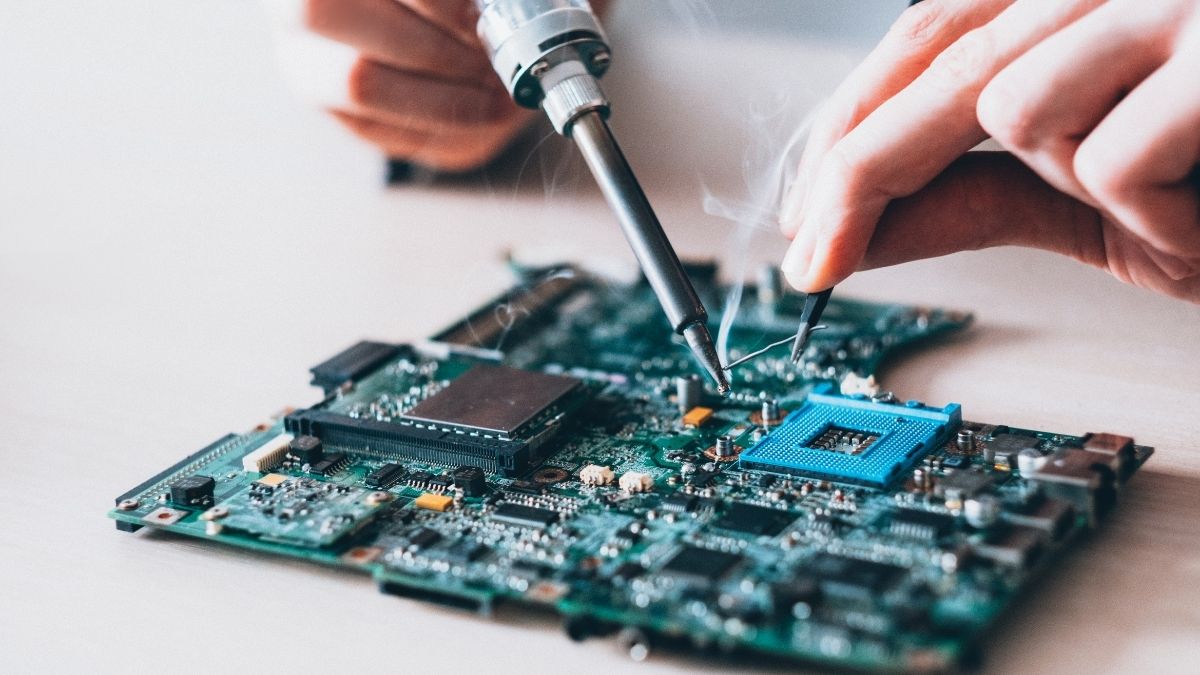 havacilik-elektrik-elektronigi-nedir-ne-is-yapar-gelecegin-meslegi