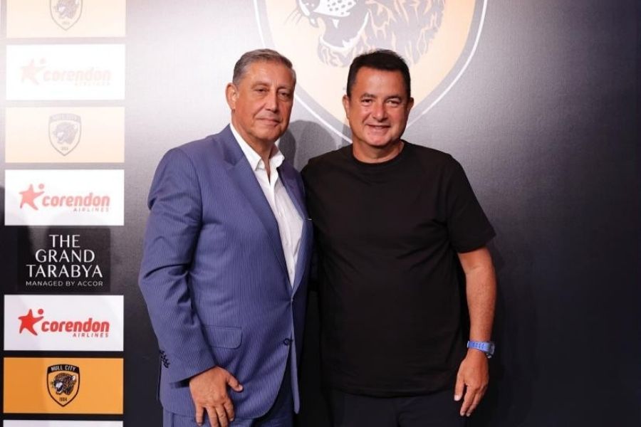 Hull City, İstanbul'daki basın toplantısında yeni sezon hedeflerini açıkladı. Acun Ilıcalı ve Corendon Airlines iş birliğinin detayları haberimizde!