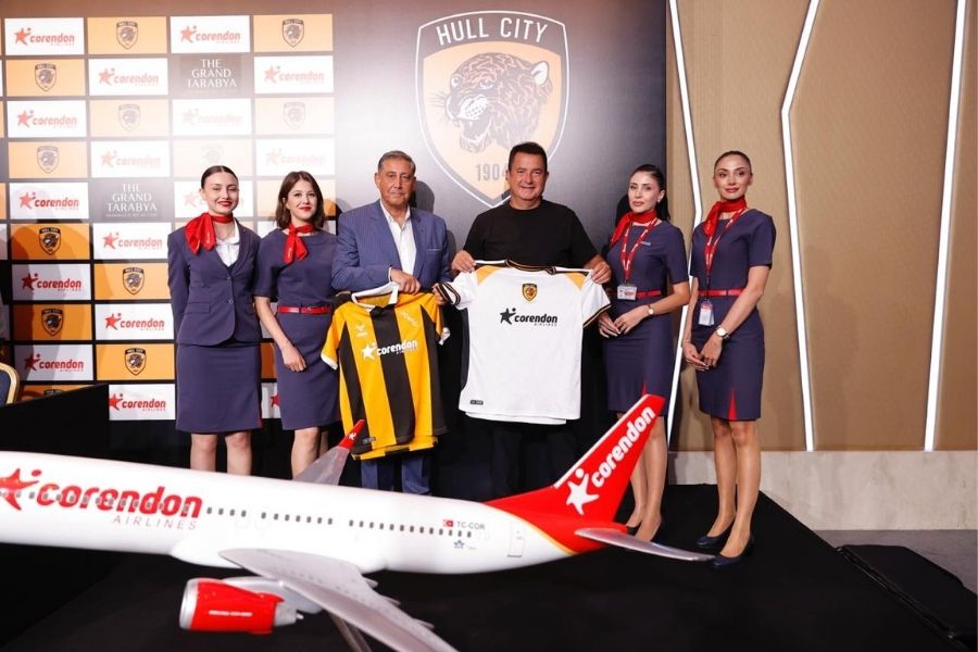 Hull City, İstanbul'daki basın toplantısında yeni sezon hedeflerini açıkladı. Acun Ilıcalı ve Corendon Airlines iş birliğinin detayları haberimizde!