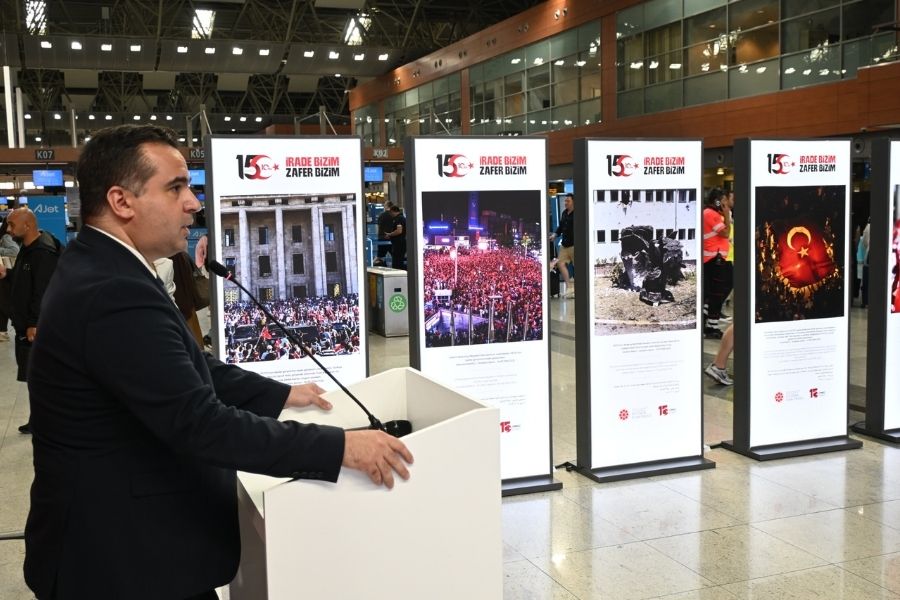sabiha-gokcen-havalimaninda-hafiza-ve-hatira-15-temmuz-fotograf-sergisi-acildi