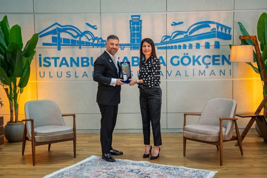 sabiha-gokcen-havalimaninda-18-yildir-gorev-yapan-meltem-sahinin-ilham-veren-hikayesi