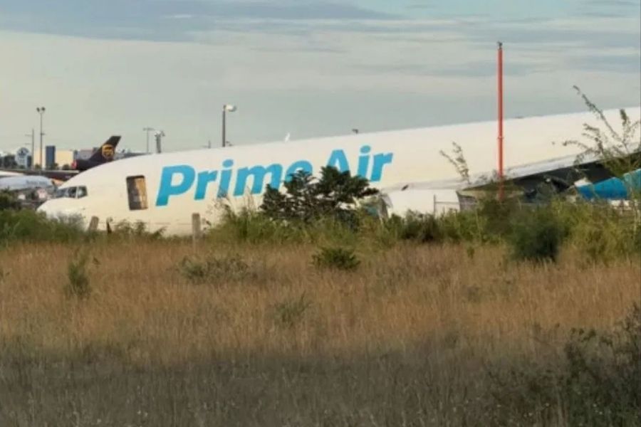 amazon-ucak-kazasinin-enkaziyla-fotograf-cektirdi-yayinci-tepki-cekti