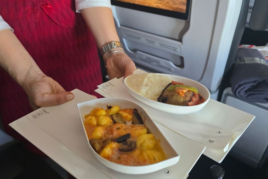 dr-burkay-adaligdan-thy-business-class-ucusunda-menu-tepkisi