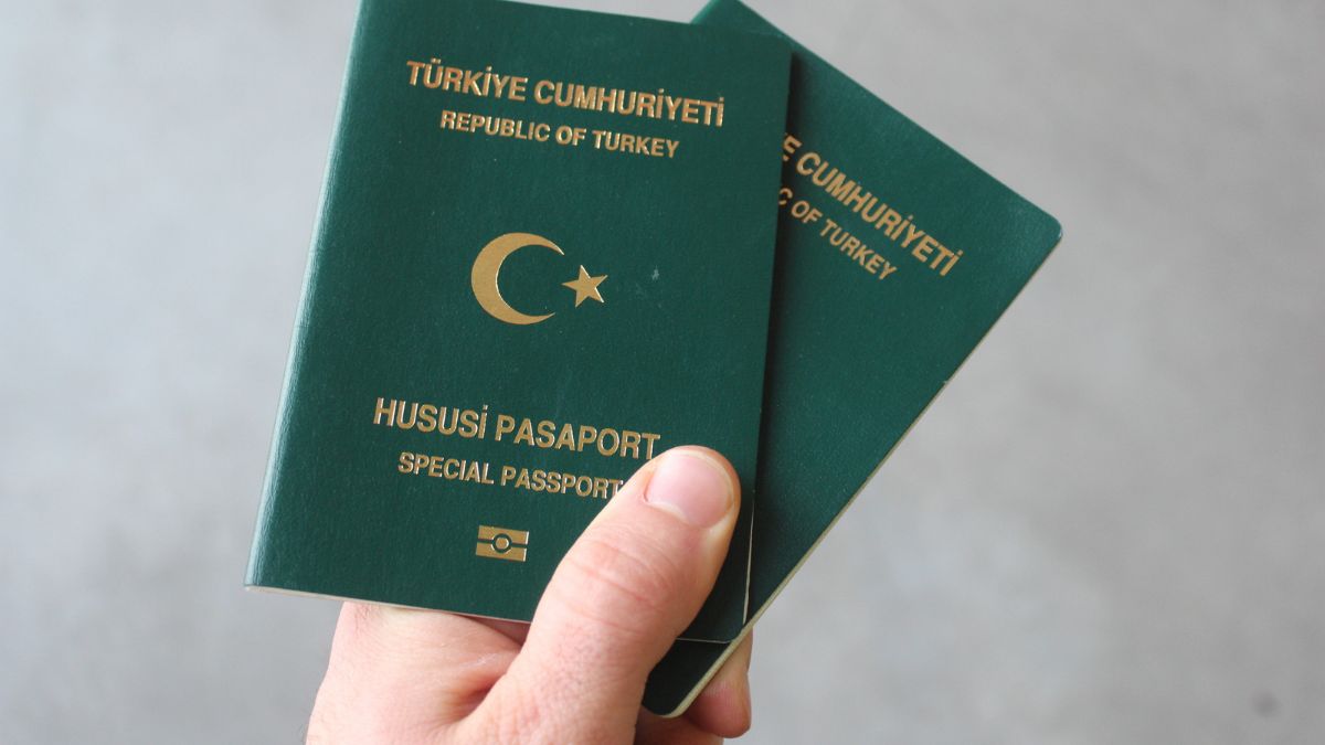 yesil-pasaportlu-turk-memur-almanyaya-alinmadi-frankfurt-havalimaninda-sasirtan-karar